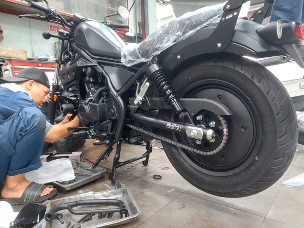 phu-kien-rebel-300-rebel-500-hoan-thien-phong-cach-cruiser-di-pho-touring