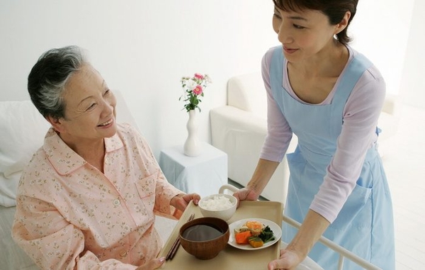 Các kỹ năng cần có khi lựa chọn giúp việc chăm sóc người cao tuổi