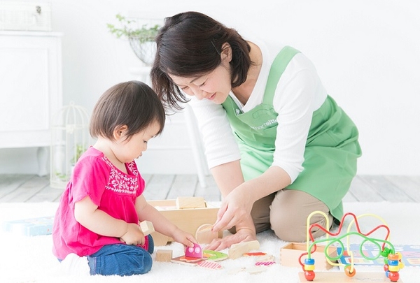 Những điều bố mẹ cần biết khi lựa chọn dịch vụ giúp việc trông trẻ