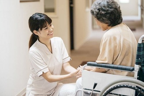 Kinh nghiệm tìm người giúp việc chăm người già