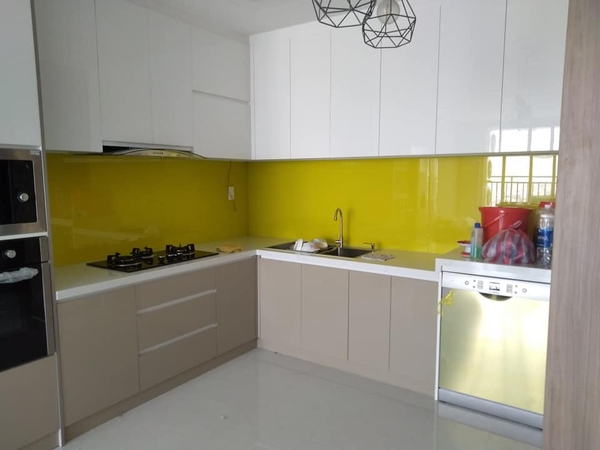 Kính bếp màu vàng chanh