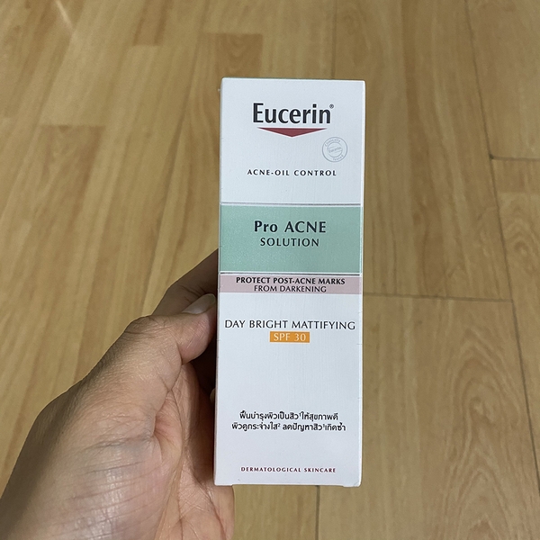 Kem dưỡng mụn ban ngày Eucerin Pro Acne Day Bright Mattifying SPF30 50ml