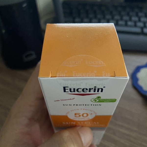 Tinh chất chống nắng Eucerin Sun Serum Spotless Brightening SPF 50+ 50ml - giúp dưỡng trắng da