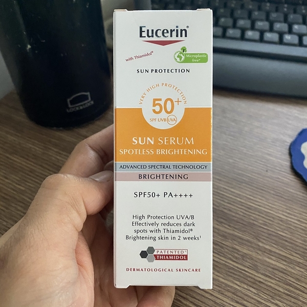 Tinh chất chống nắng Eucerin Sun Serum Spotless Brightening SPF 50+ 50ml - giúp dưỡng trắng da