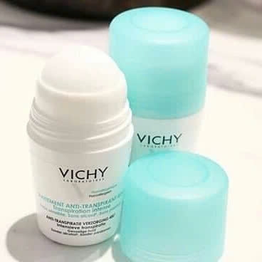 Lăn khử mùi, giúp khô thoáng vùng da dưới cánh tay Vichy Deodorant Traitement Anti Transpirant 48H 50ml
