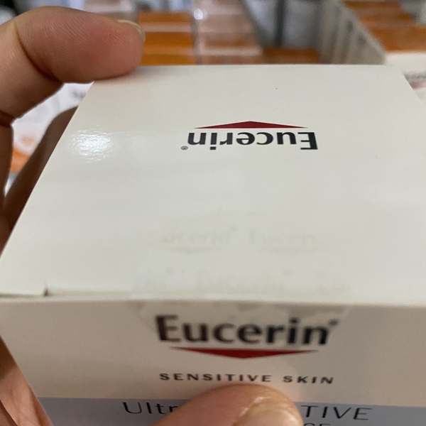 Kem dưỡng ẩm cho da khô nhạy cảm Eucerin Lipo Balance 50ml