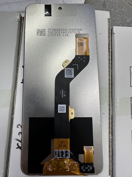 man-hinh-tecno-pova-4-infinix-hot-12-1540432341