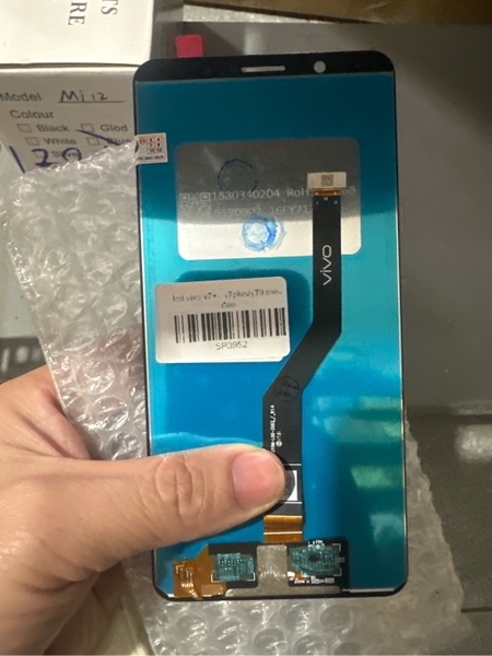 man-hinh-vivo-v7-v7plus-y79-mau-den