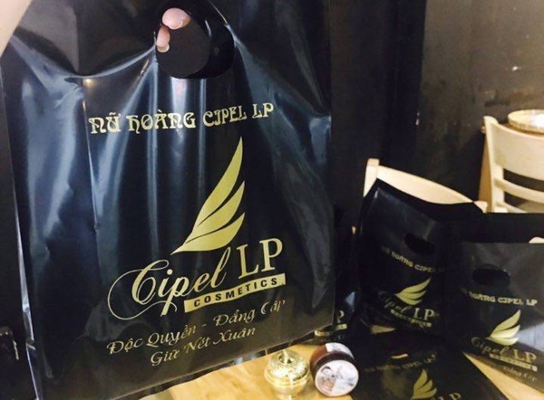 Shop thời trang dùng túi nilon có kích thước nào ?