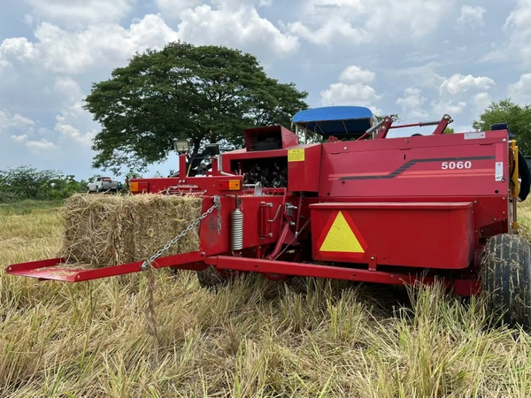 Máy đóng kiện rơm vuông