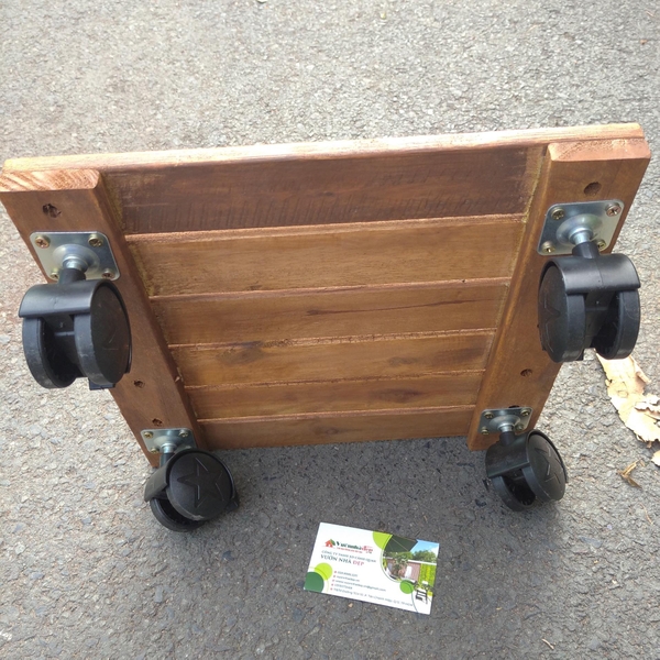 Hình ảnh kệ gỗ để chậu cây di động