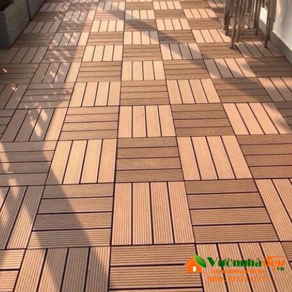 Vi-nhua-go-lot-san-ban-cong