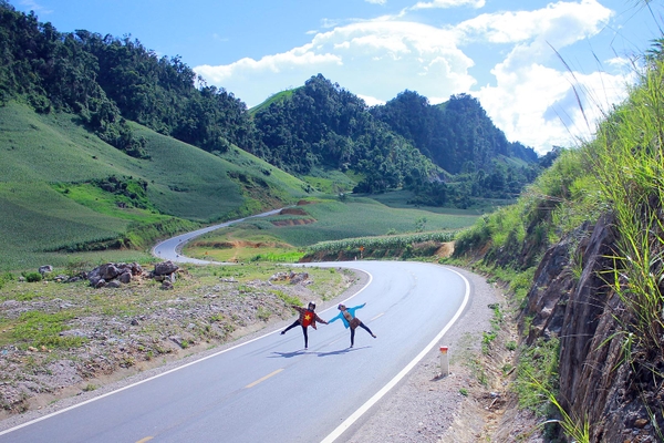 Tour Mộc Châu: Hà Nội - Mộc Châu - Rừng Thông Bản Áng - Đồi Chè