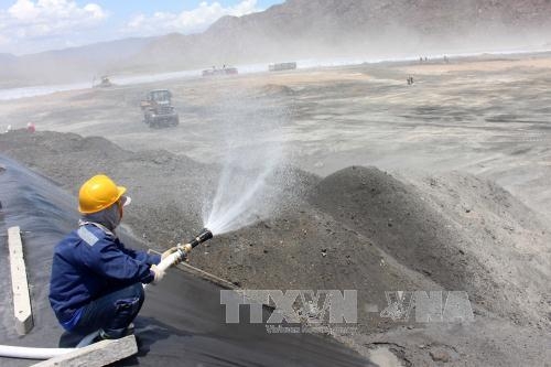 Tăng sử dụng tro, xỉ làm vật liệu xây dựng để giảm ô nhiễm môi trường