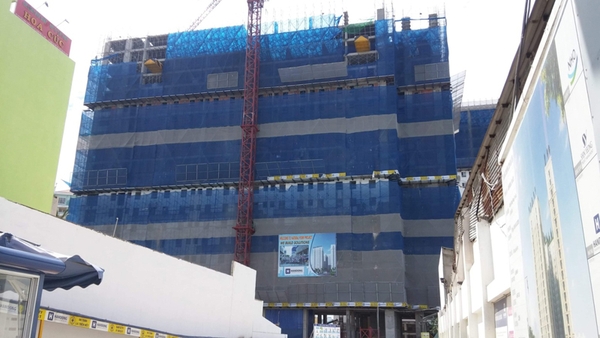 Chưa cất nóc đã tô trát, dấu nhẹm việc sử dụng gạch đỏ