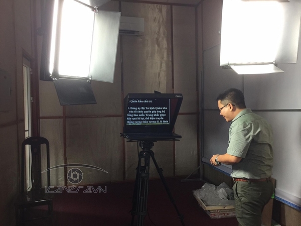 Máy nhắc chữ MC dẫn chương trình 22inch