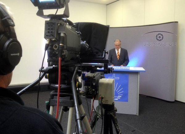 Máy nhắc chữ MC dẫn chương trình 22inch