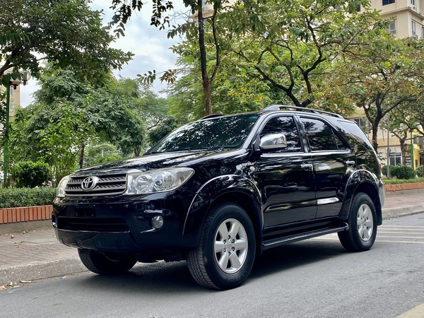 cục chất toyota fortuner V 2012 một chủ từ mới