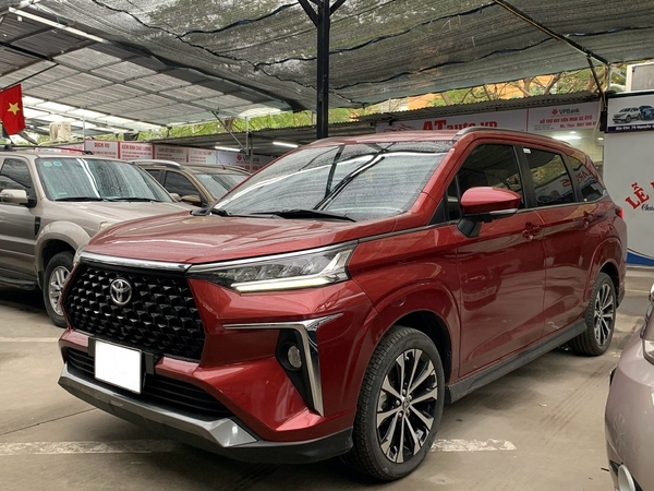 Toyota Veloz Top 1.5 AT sản xuất 2022, một chủ từ mới