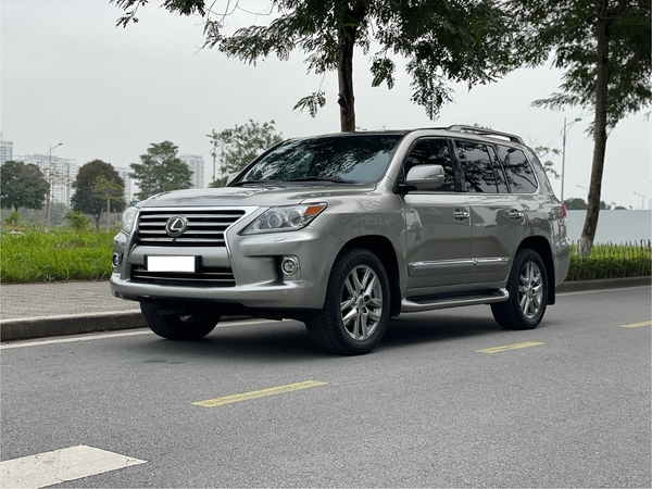 chuyên cơ mặt đất Lexus 570 2008 model 2014