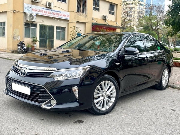 Toyota camry 2.0E một chủ từ đầu sản xuất 2019