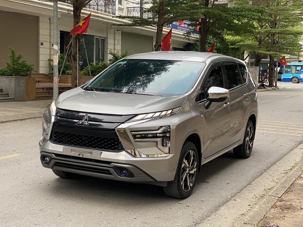 Xpander Premium 2021 một chủ từ mới màu bạc, siêu lướt