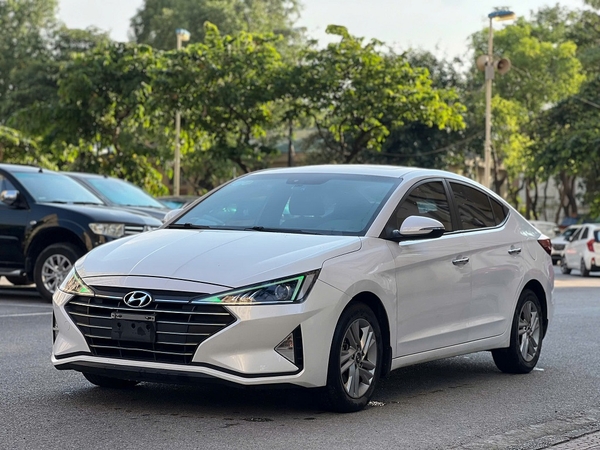 hyundai elantra 1.6 AT sản xuất 2019, cá nhân một chủ từ mới