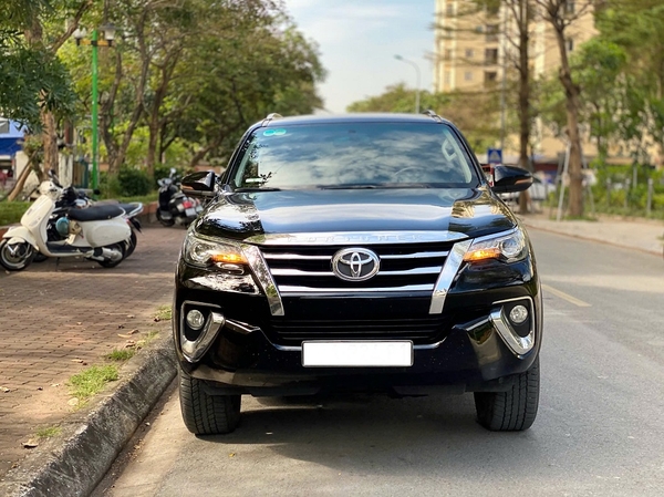 nhập khẩu nguyên chiếc siêu hiếm, toyota Fortuner 2.8 V dầu 2 cầu