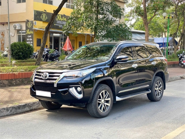 nhập khẩu nguyên chiếc siêu hiếm, toyota Fortuner 2.8 V dầu 2 cầu