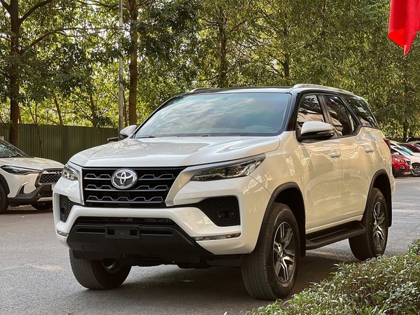 Toyota fortuner G 2021 số sàn màu trắng
