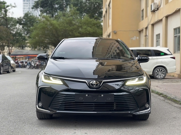 Toyota Altis 1.8 G 2022 sang trọng, lịch sự