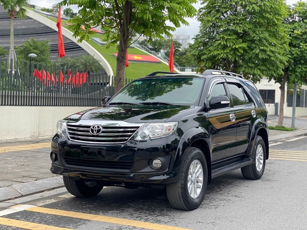 Toyota Fortuner 2.7 V xăng một cầu 2013 một chủ từ mới