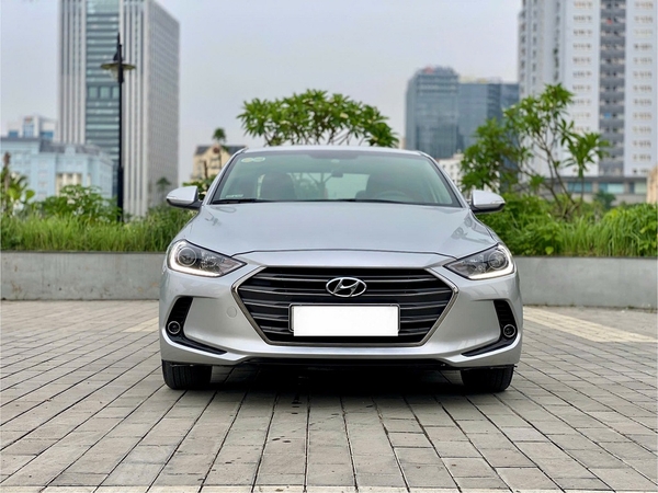 vừa cập bến hyundai elantra 1.6 AT một chủ từ mới