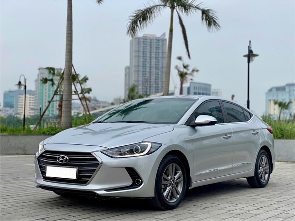 vừa cập bến hyundai elantra 1.6 AT một chủ từ mới