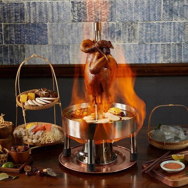 Lẩu gà khiêu vũ bốc lửa