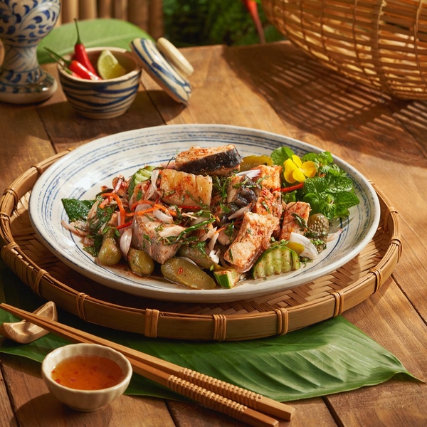 Cá tầm trộn hành tím