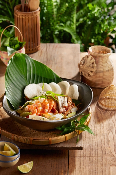 Nộm cổ hũ dừa tôm thịt Bến Tre