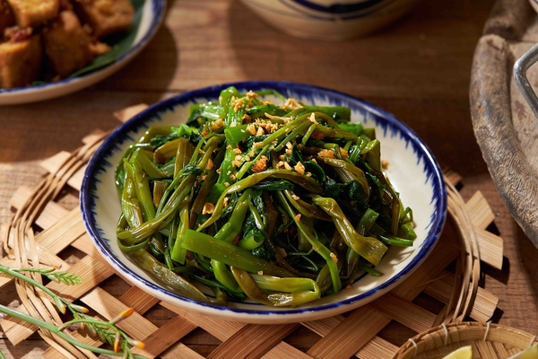 Rau muống xào tỏi
