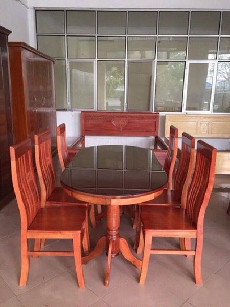 bo-ban-ghe-an-xe-quat-go-treo