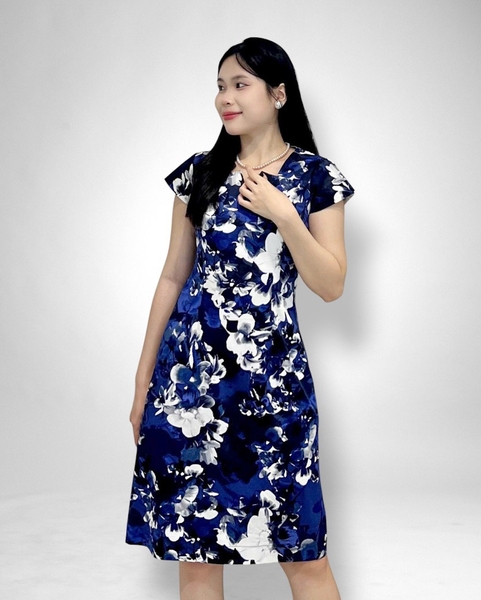 Đầm ôm xẻ sau rã cúp tay con