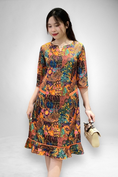 Đầm suông cổ tròn xẻ V tay lỡ, 2 túi viền
