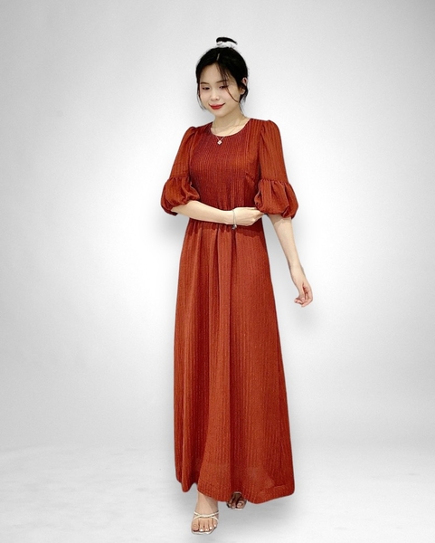 Đầm maxi cổ tròn, trước chạy cỏ, tay lỡ