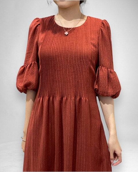 Đầm maxi cổ tròn, trước chạy cỏ, tay lỡ