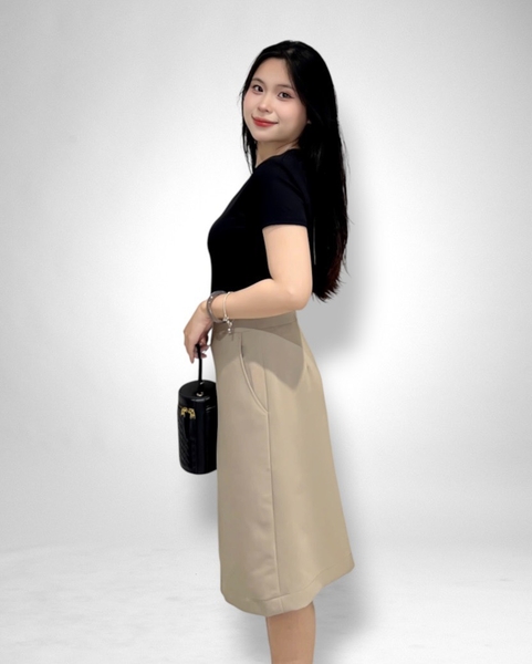 Váy A xẻ trước 2 túi,  2 lớp