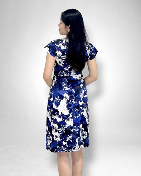 Đầm ôm xẻ sau rã cúp tay con