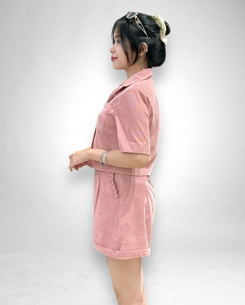 Áo sơ mi tay ngắn, dấu nút, túi trước lộn