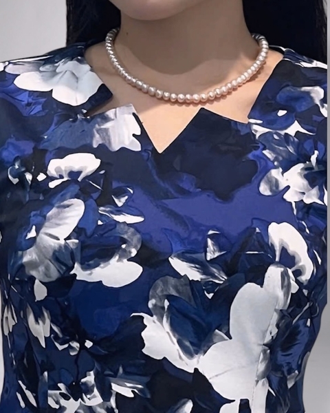 Đầm ôm xẻ sau rã cúp tay con