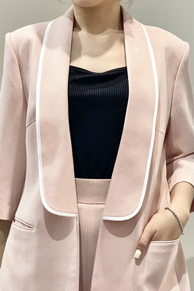 Vest dài cổ sam viền trắng, tay lỡ