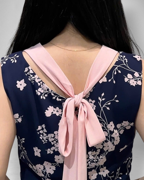 Đầm cổ thuyền sau tim viền dây nơ sau