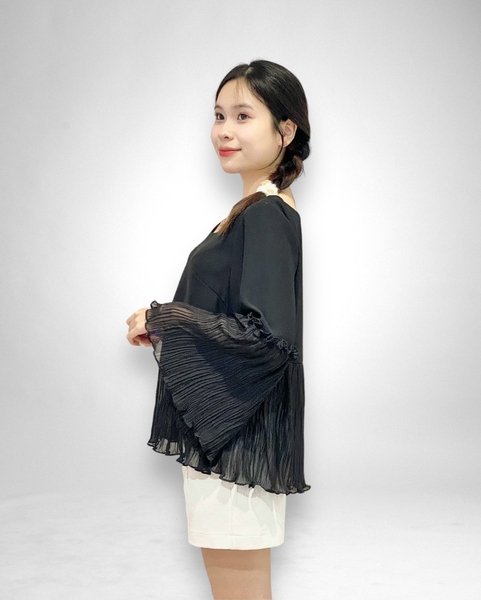 Áo cổ thuyền sâu rã chân ngực